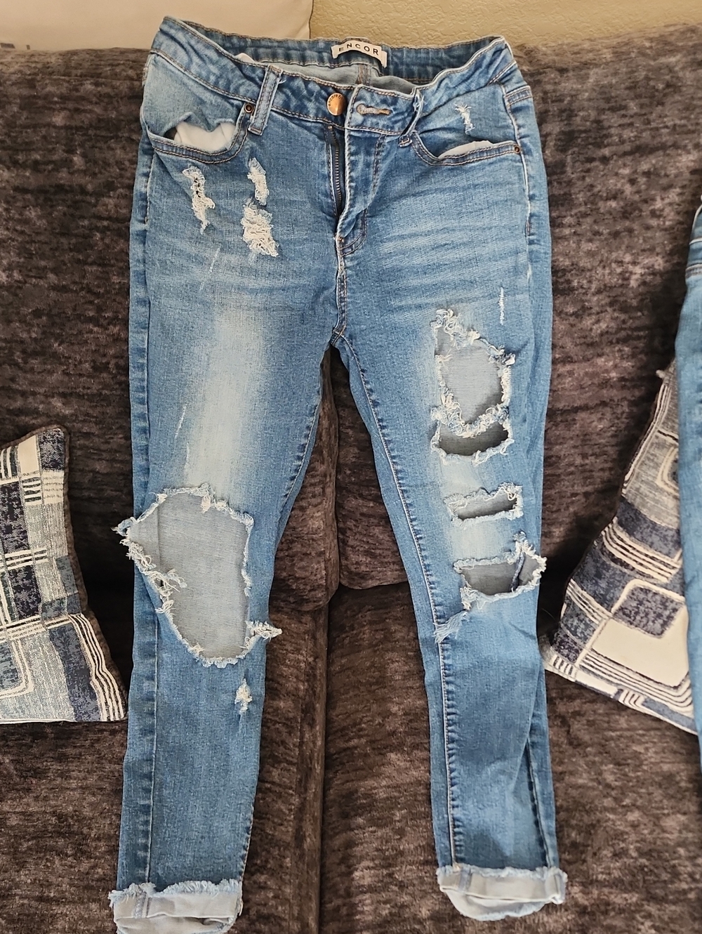 Distressed Light Blue Junior Girls Size 7 Jeans
